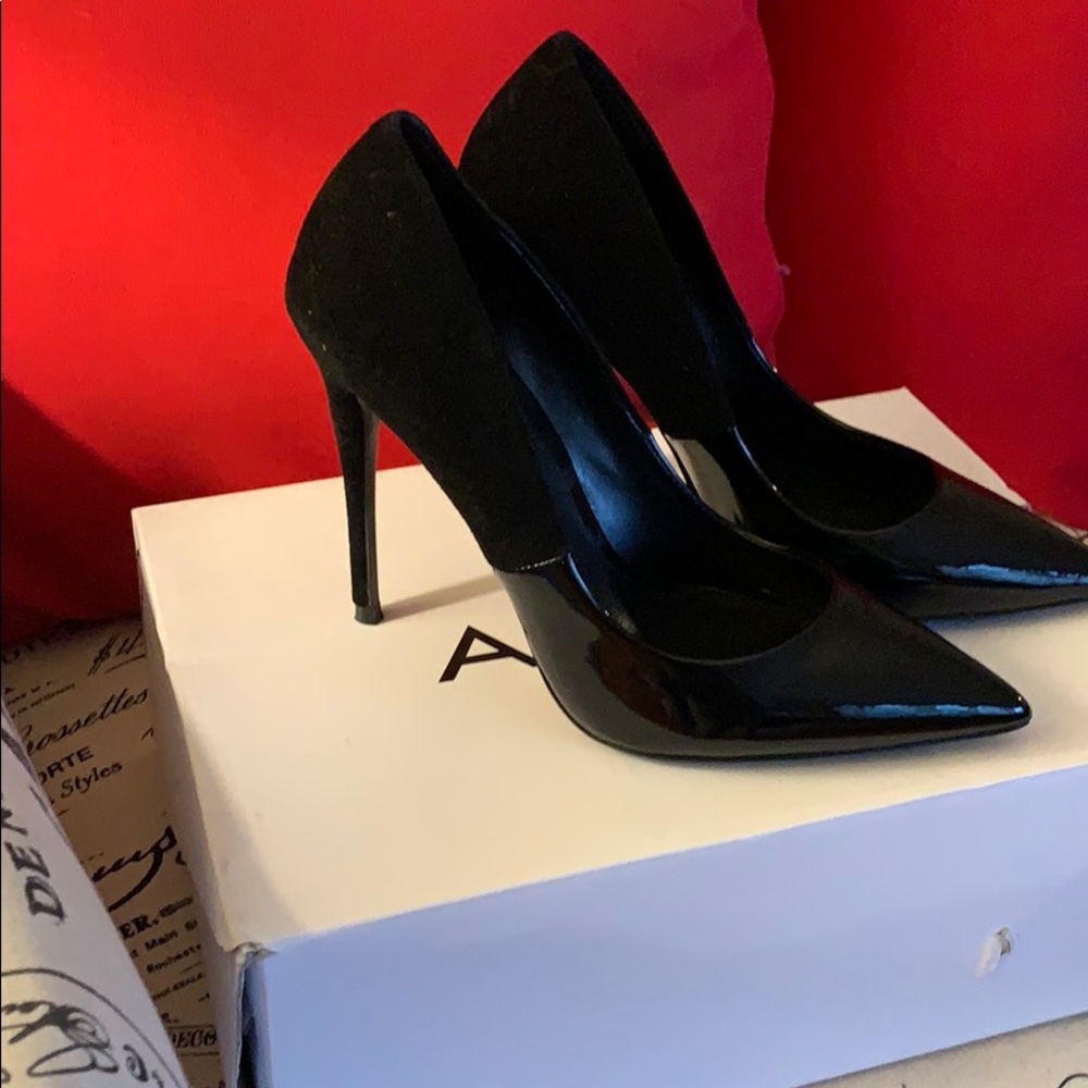 Barely worn sz 6 blk patent & blk suede Aldo pump